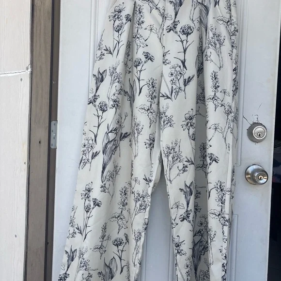 Cider Black and Cream Floral Wide-Leg Pants - Picture 4 of 8